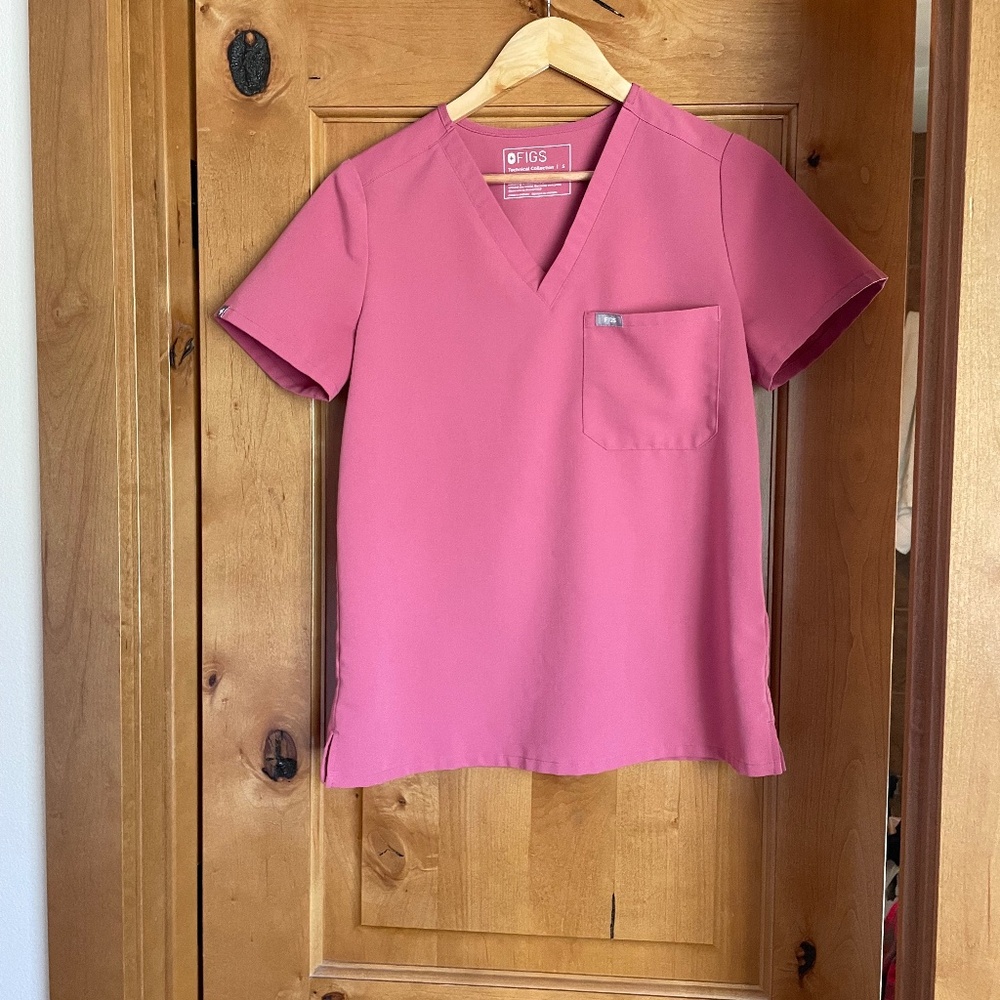 Figs scrub top